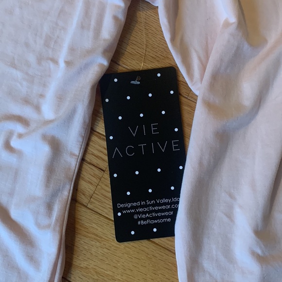 Vie Active Yoga Club top. Size Large. Carley Long sleeve. Dusty Petal L. NWT new - Picture 2 of 5